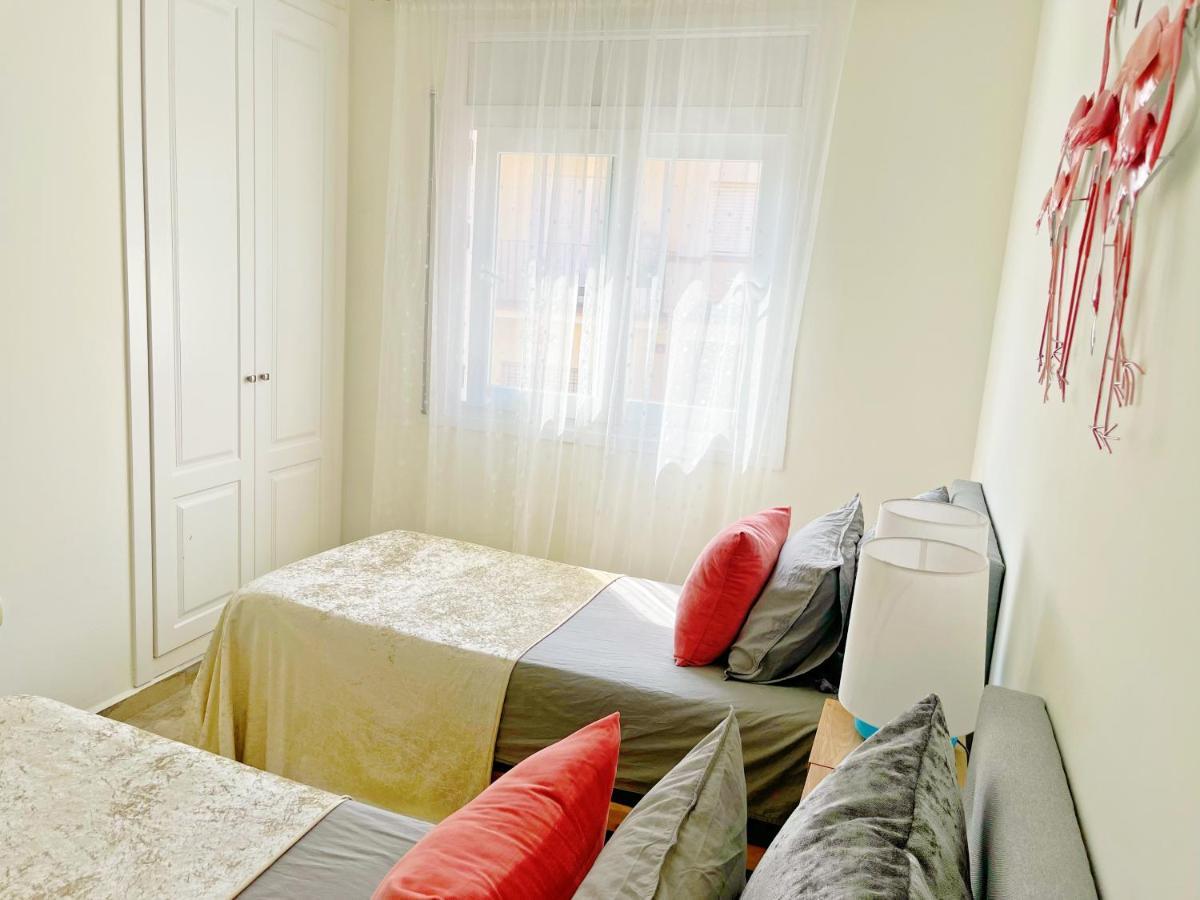Cheerful Townhouse Center Sitges 5 Bedrooms Pool And Terrace المظهر الخارجي الصورة